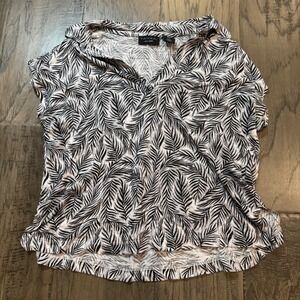 Tahari Linen Top‎ Medium Black White Palm Leaf Print Short Sleeve
